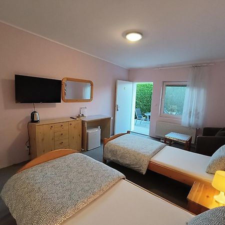 Cozy Room With Garden In 브라티슬라바 외부 사진